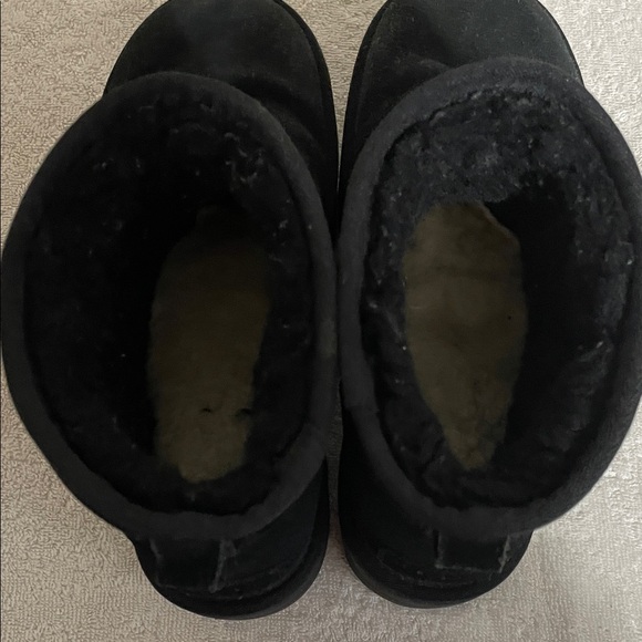UGG Black Platform Mini Suede Boots Size 7 - Picture 6 of 9